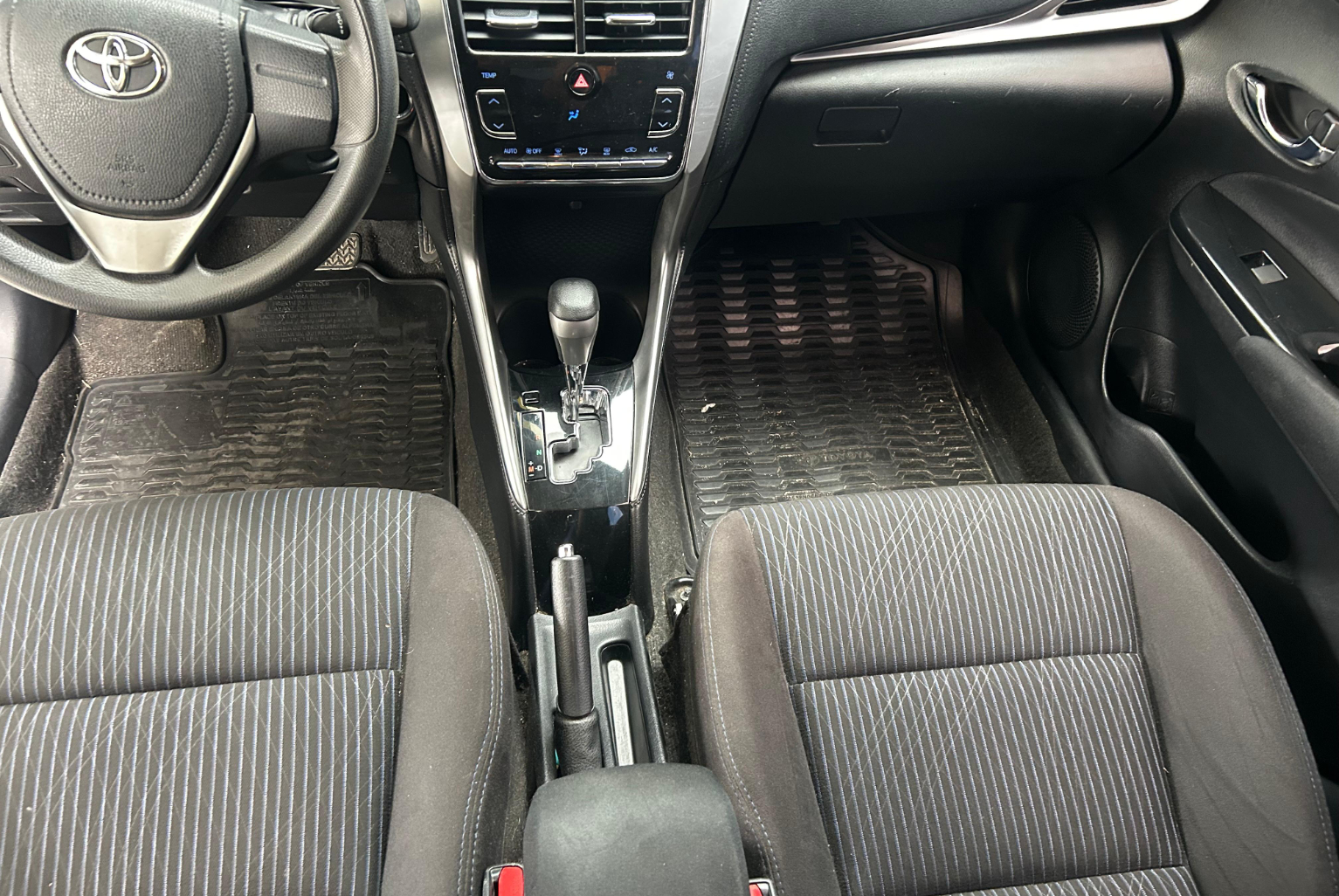 Toyota Yaris 2019 Automático color Plateado, Imagen #9