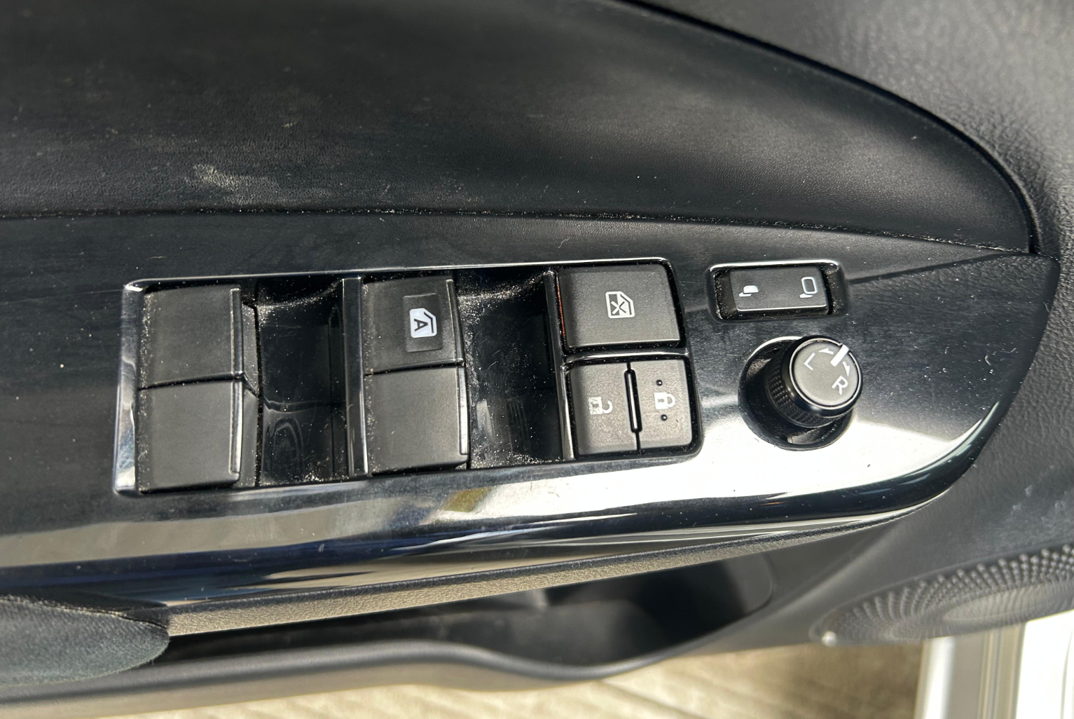 Toyota Yaris 2019 Automático color Plateado, Imagen #11