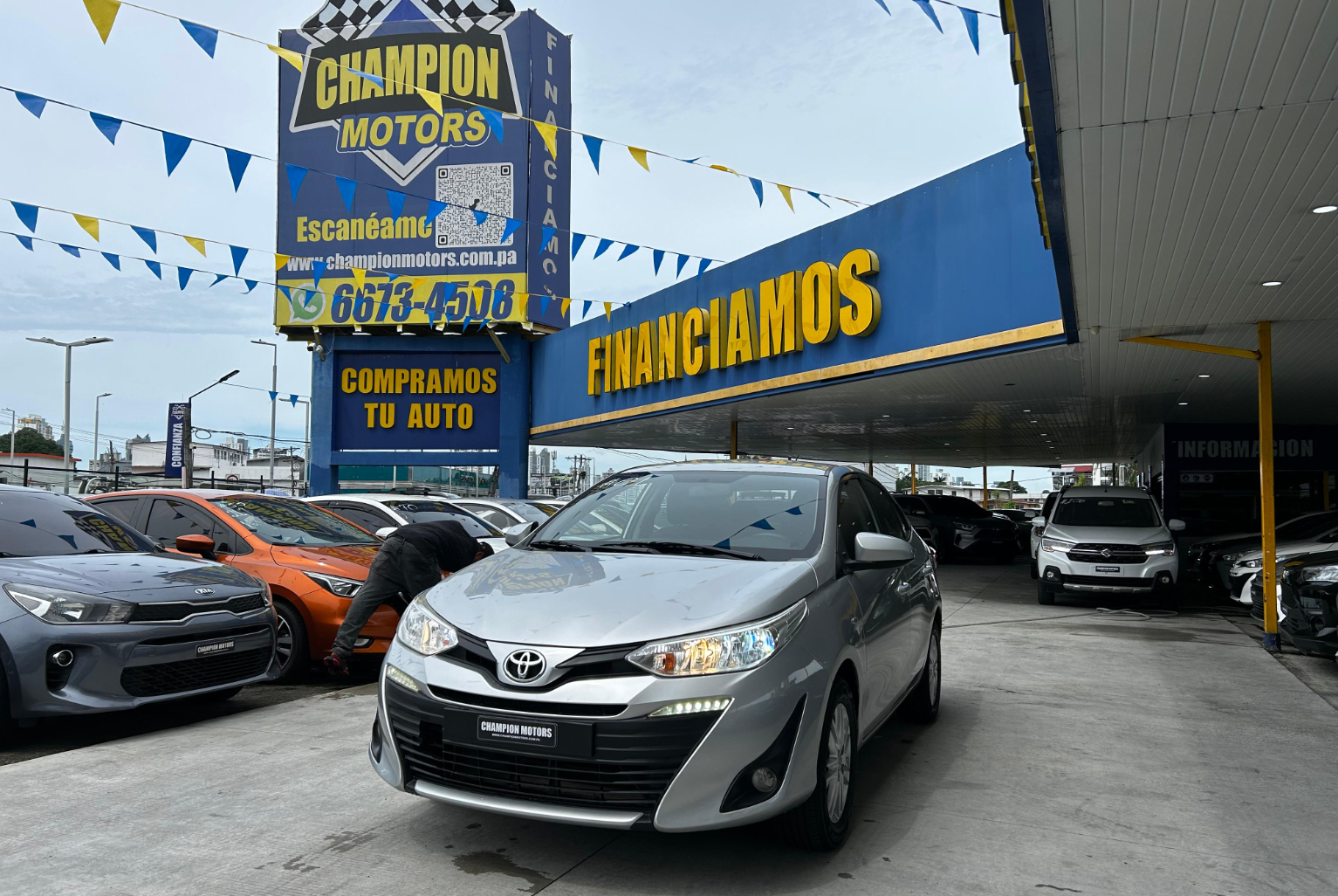 Toyota Yaris 2020 Automático color Plateado, Imagen #1