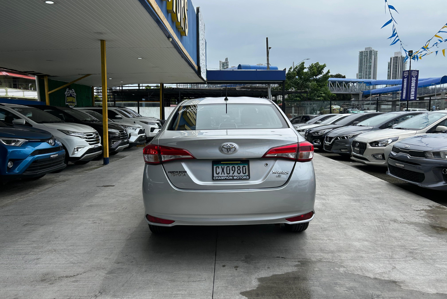 Toyota Yaris 2020 Automático color Plateado, Imagen #5