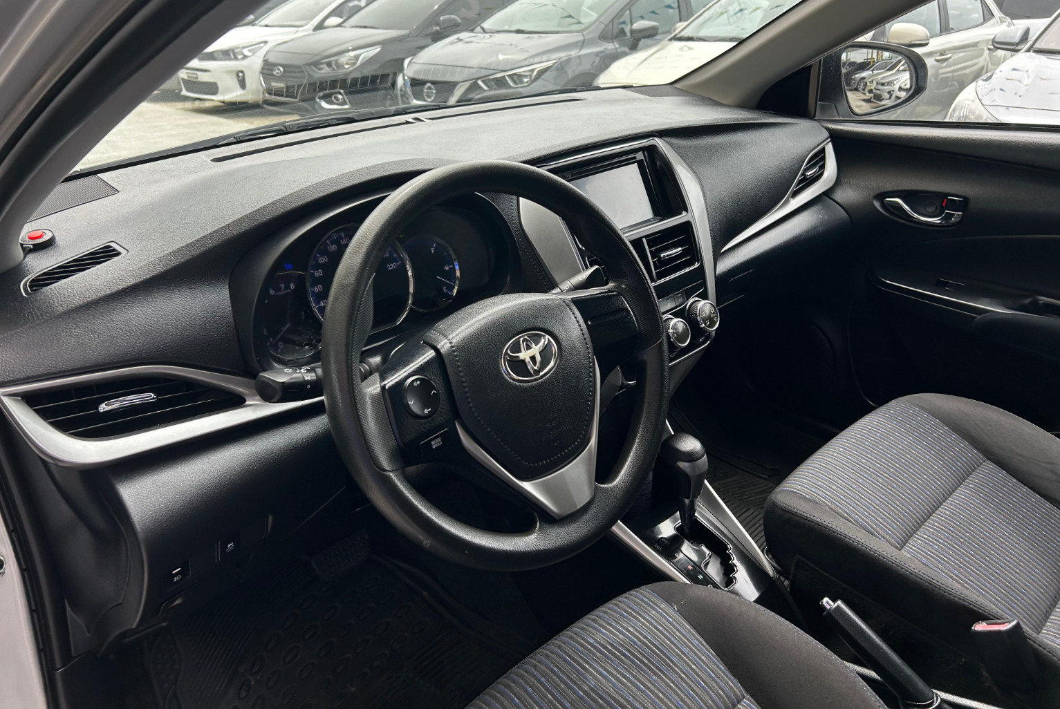 Toyota Yaris 2020 Automático color Plateado, Imagen #7