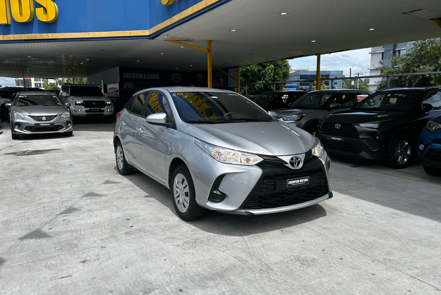 Toyota Yaris 2021 Automático color Plateado, Imagen #3