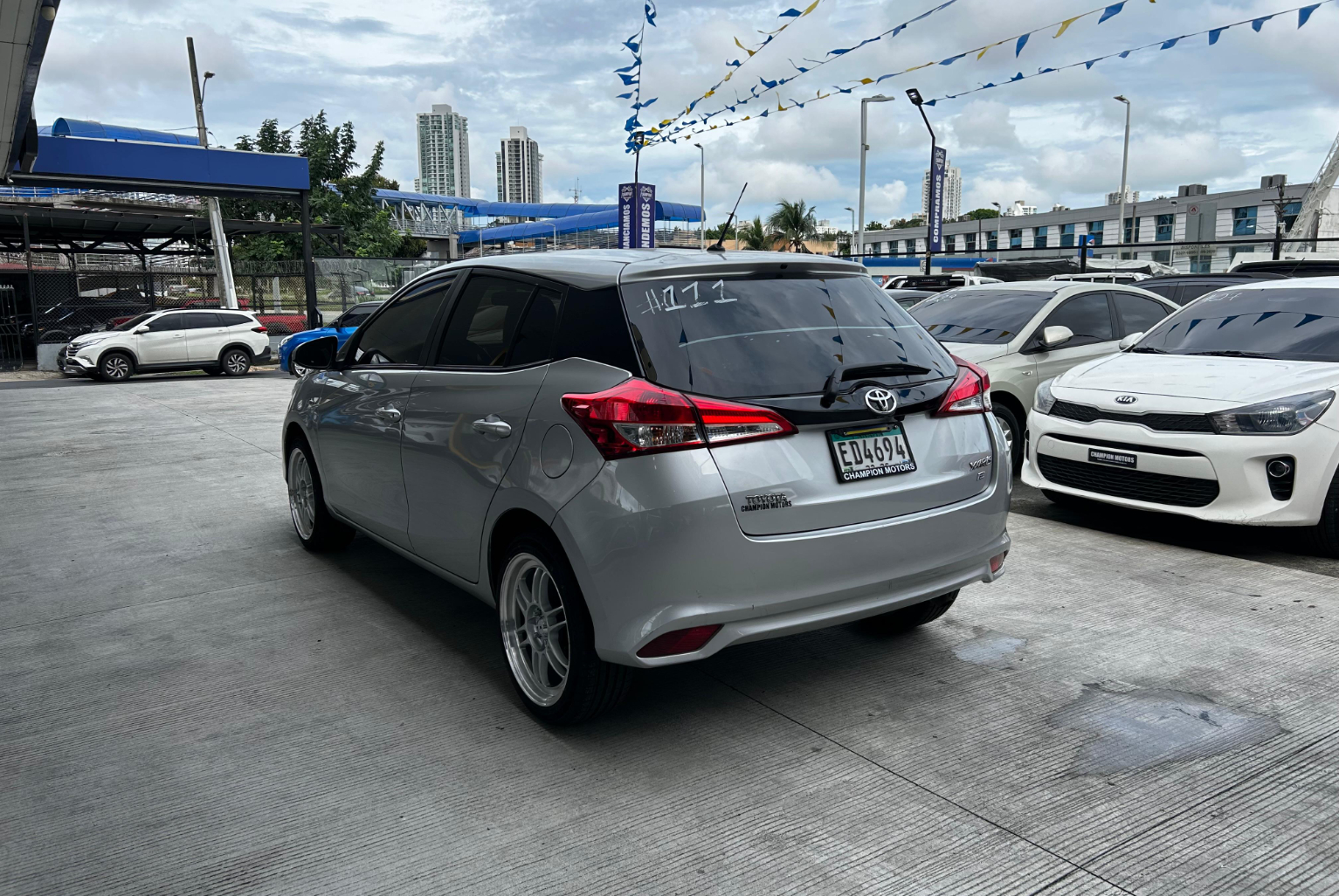 Toyota Yaris 2021 Automático color Plateado, Imagen #6
