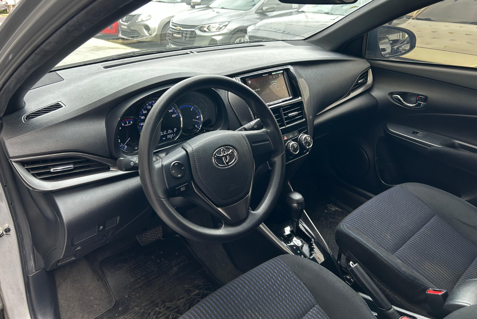 Toyota Yaris 2021 Automático color Plateado, Imagen #8