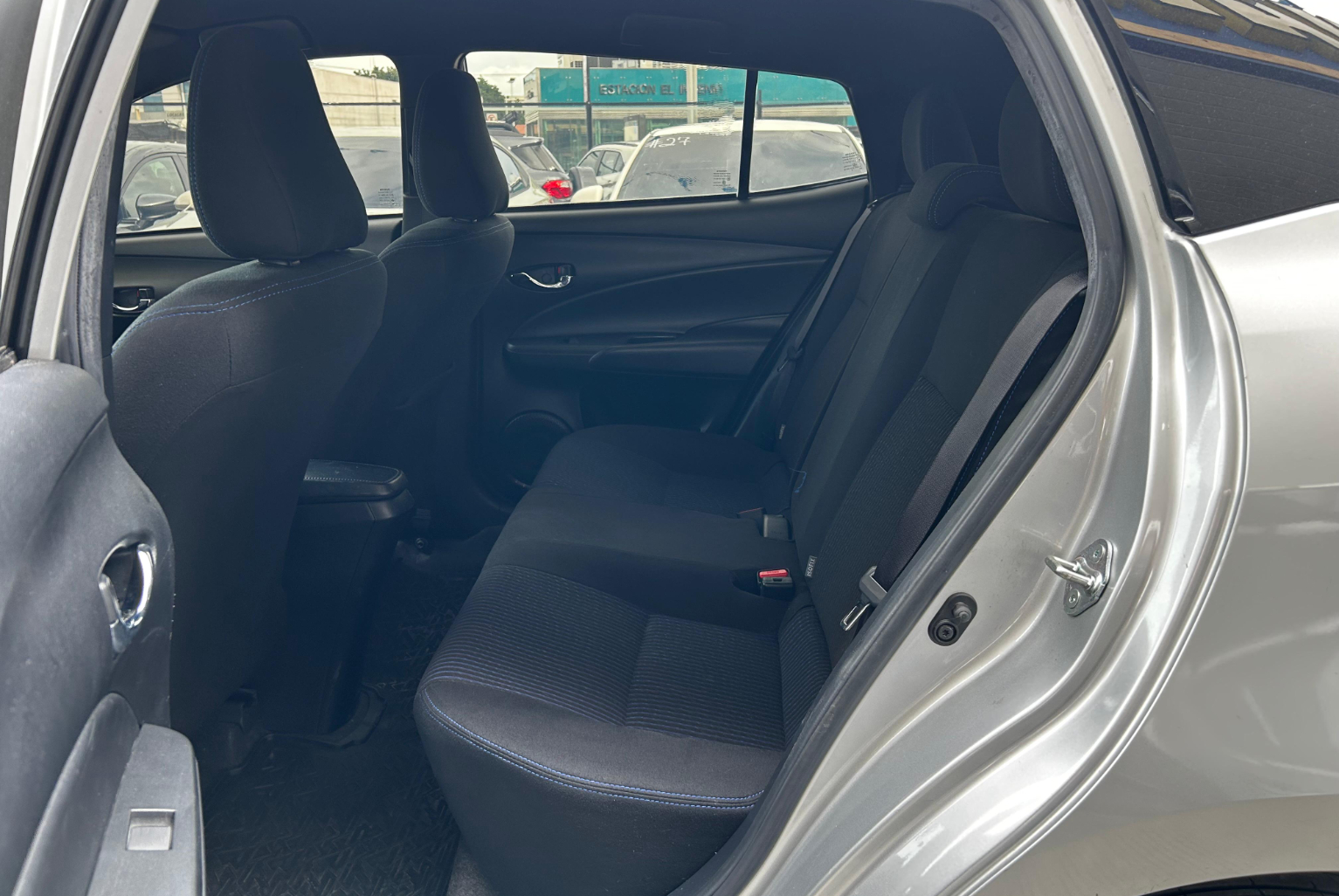 Toyota Yaris 2021 Automático color Plateado, Imagen #10