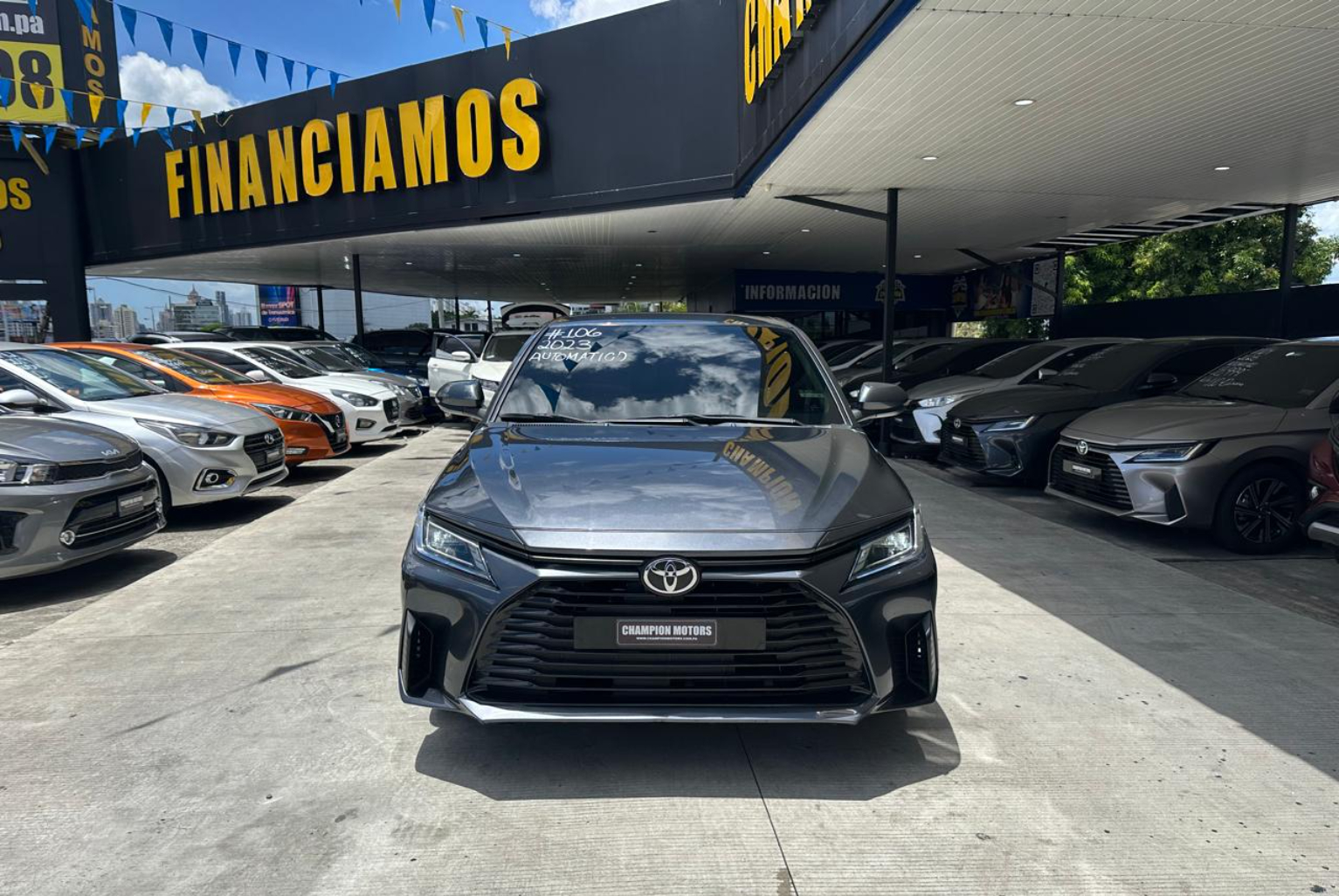 Toyota Yaris 2023 Automático color Gris, Imagen #2