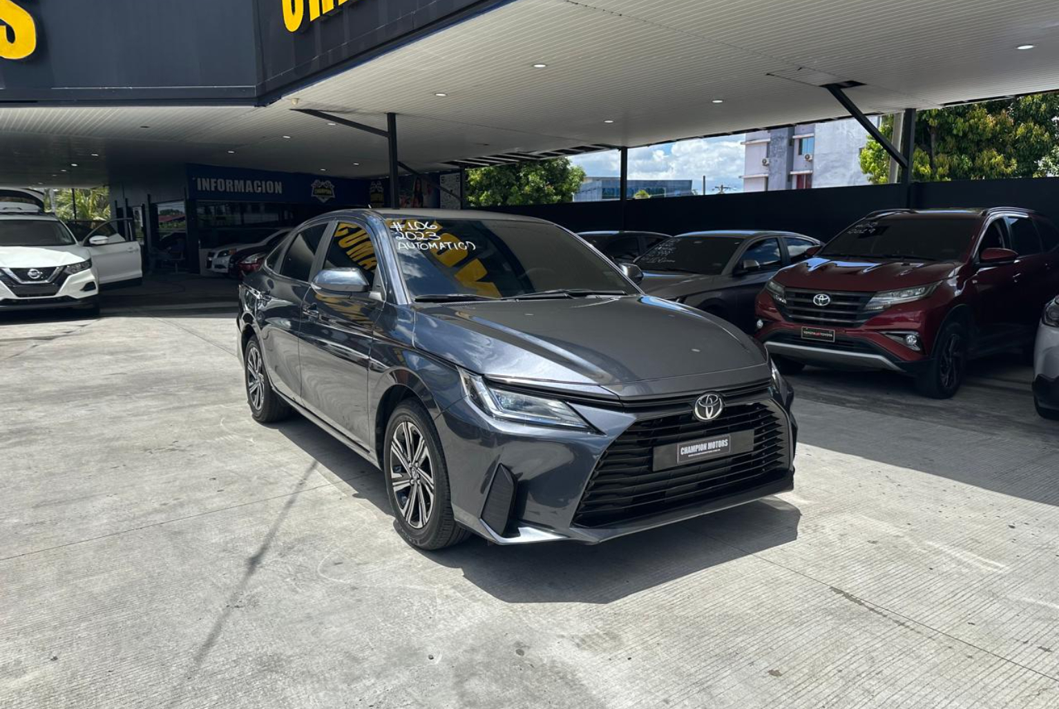 Toyota Yaris 2023 Automático color Gris, Imagen #3