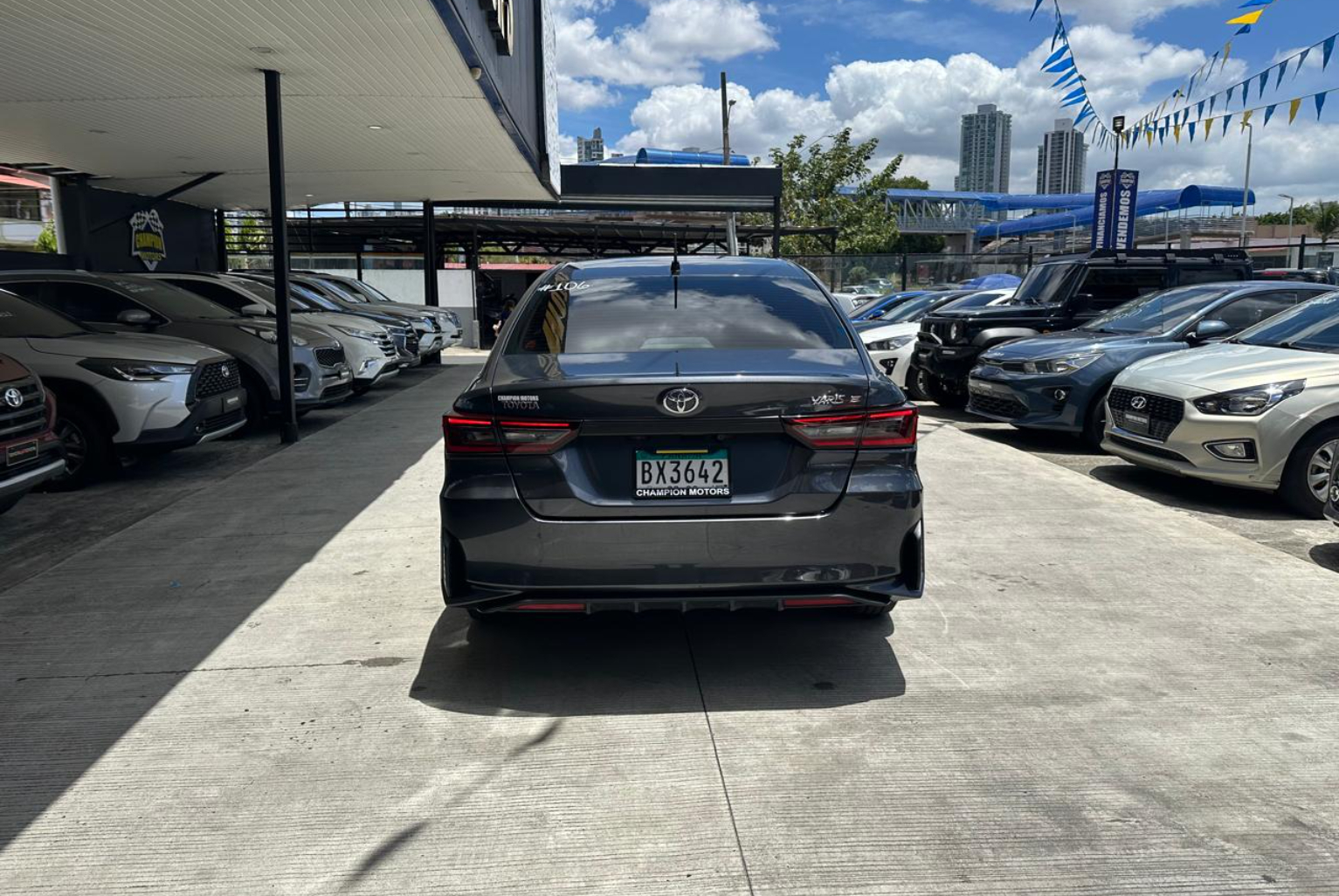 Toyota Yaris 2023 Automático color Gris, Imagen #5