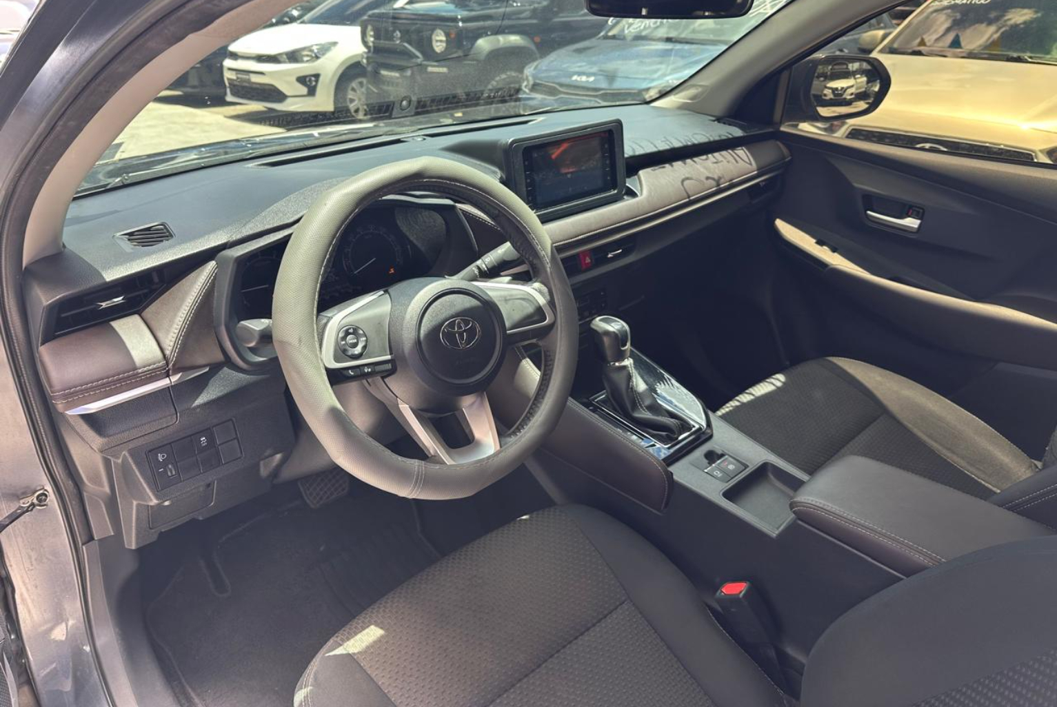 Toyota Yaris 2023 Automático color Gris, Imagen #8