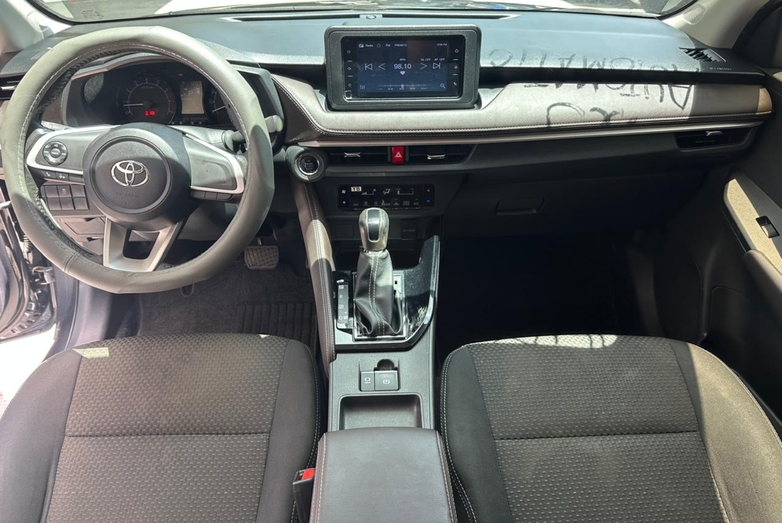 Toyota Yaris 2023 Automático color Gris, Imagen #9