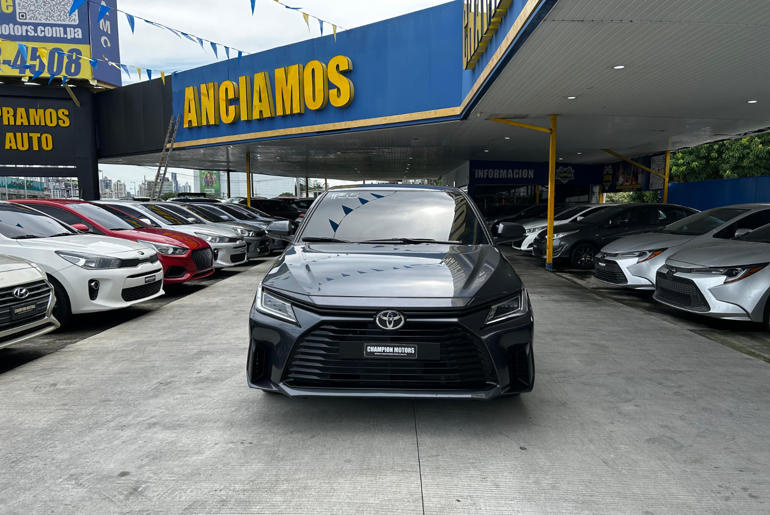 Toyota Yaris 2024 Automático color Gris, Imagen #2