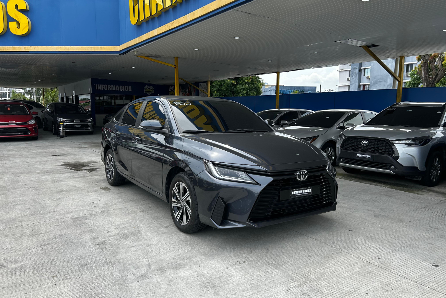 Toyota Yaris 2024 Automático color Gris, Imagen #3