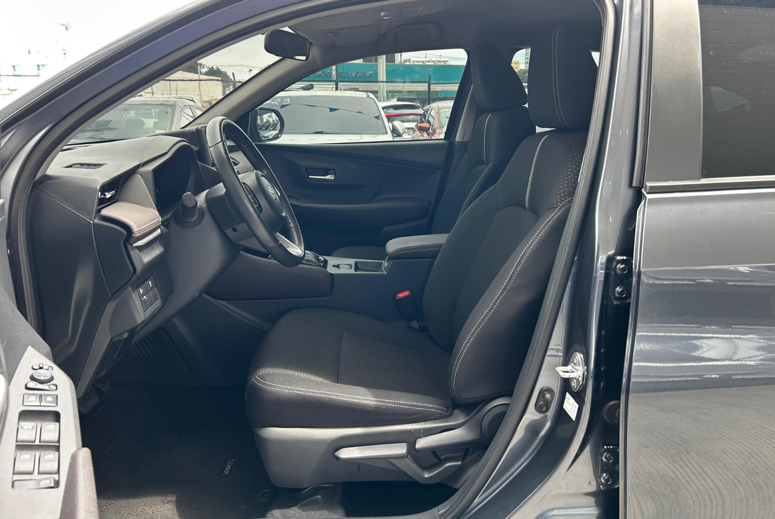 Toyota Yaris 2024 Automático color Gris, Imagen #8