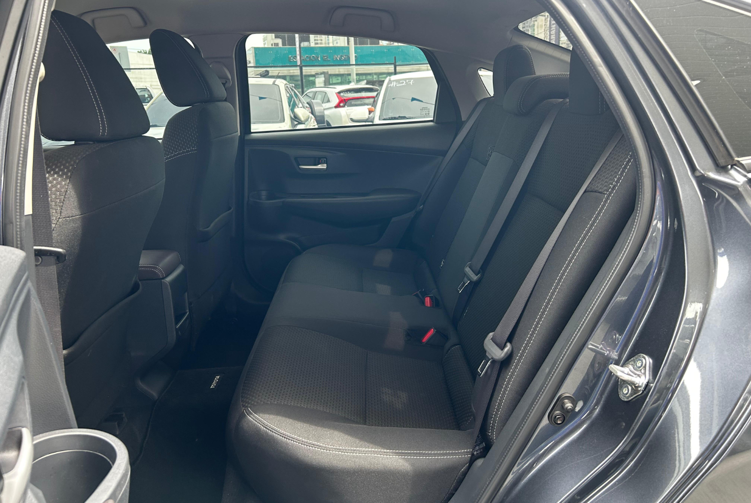 Toyota Yaris 2024 Automático color Gris, Imagen #10