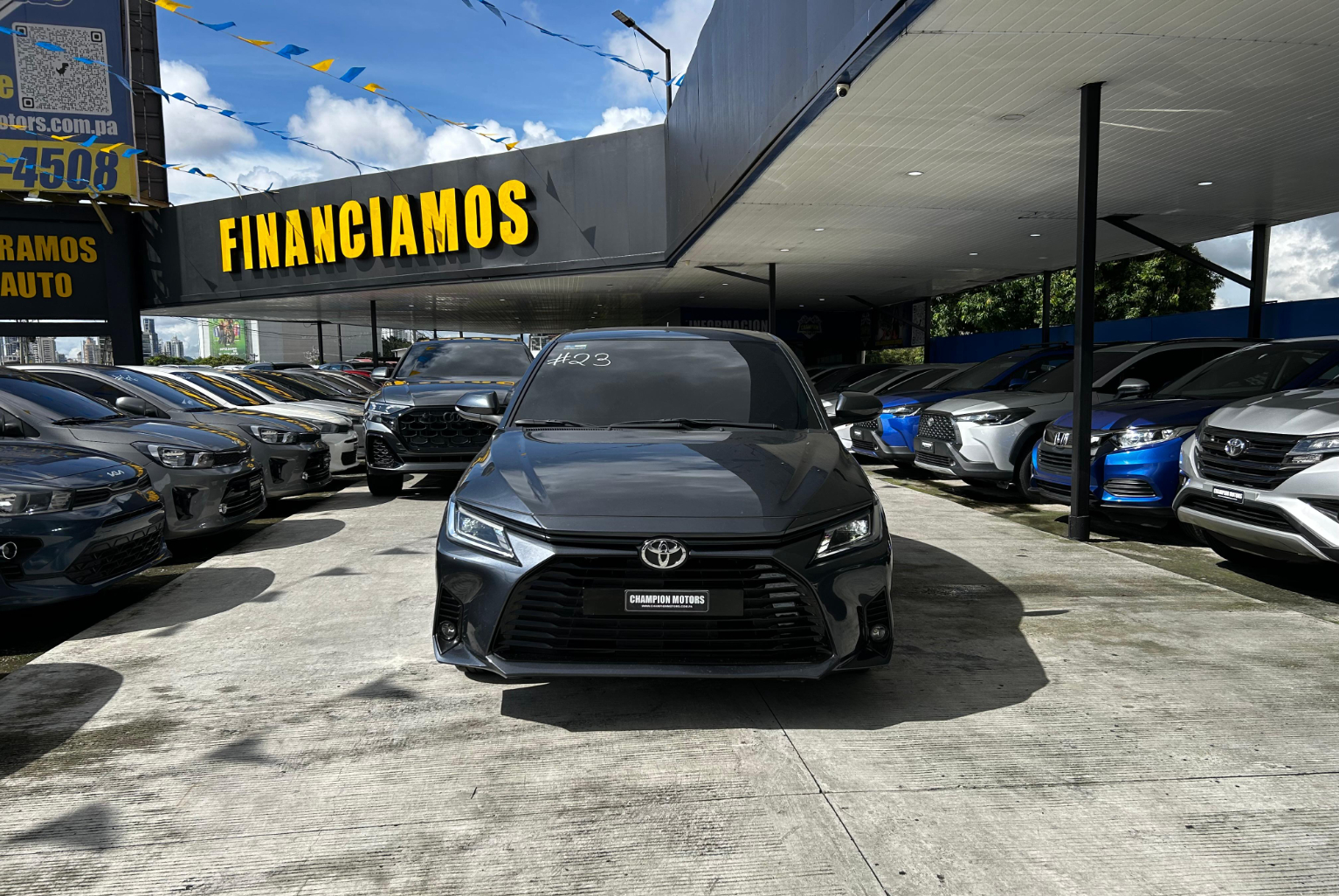Toyota Yaris 2024 Manual color Gris, Imagen #2