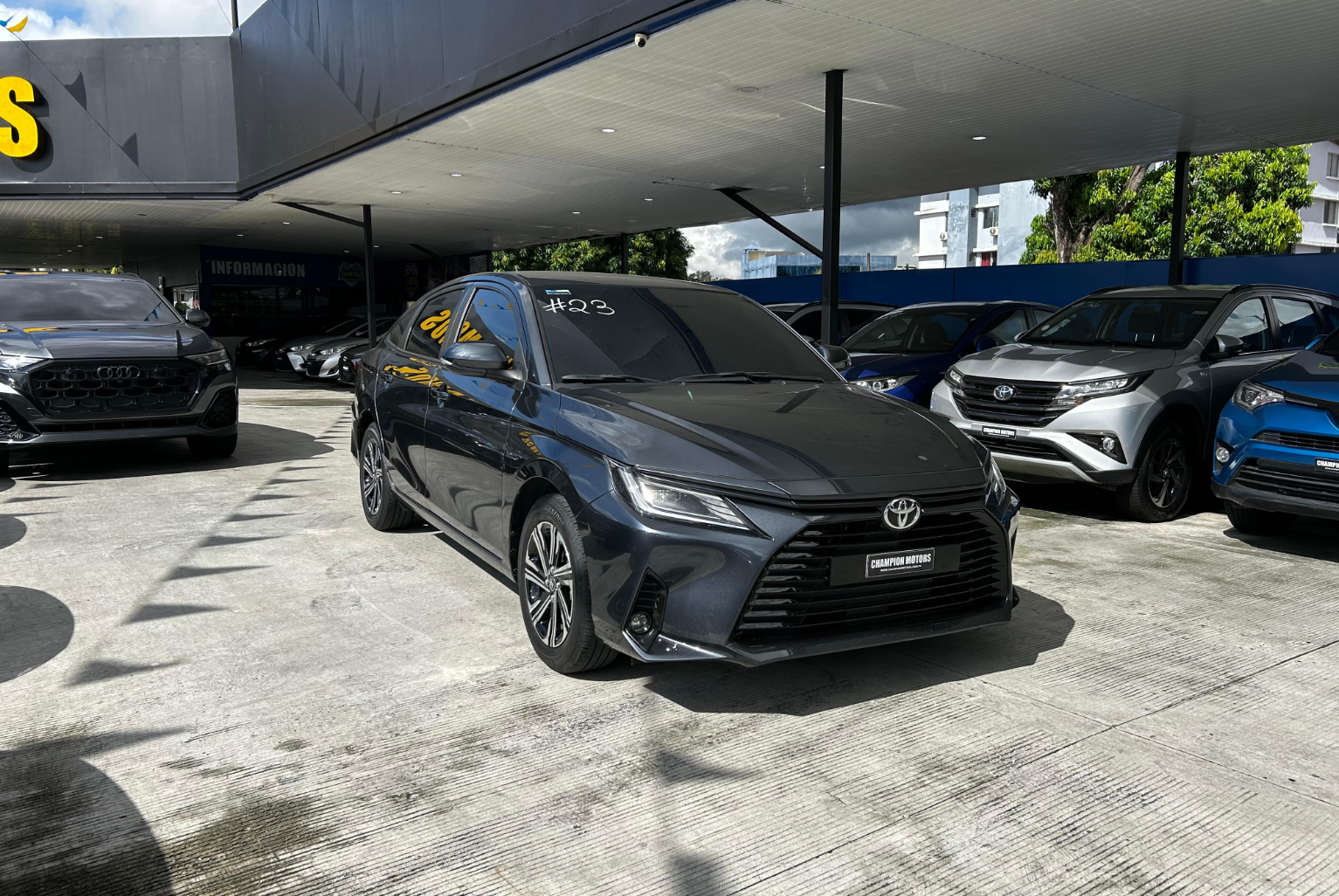 Toyota Yaris 2024 Manual color Gris, Imagen #3