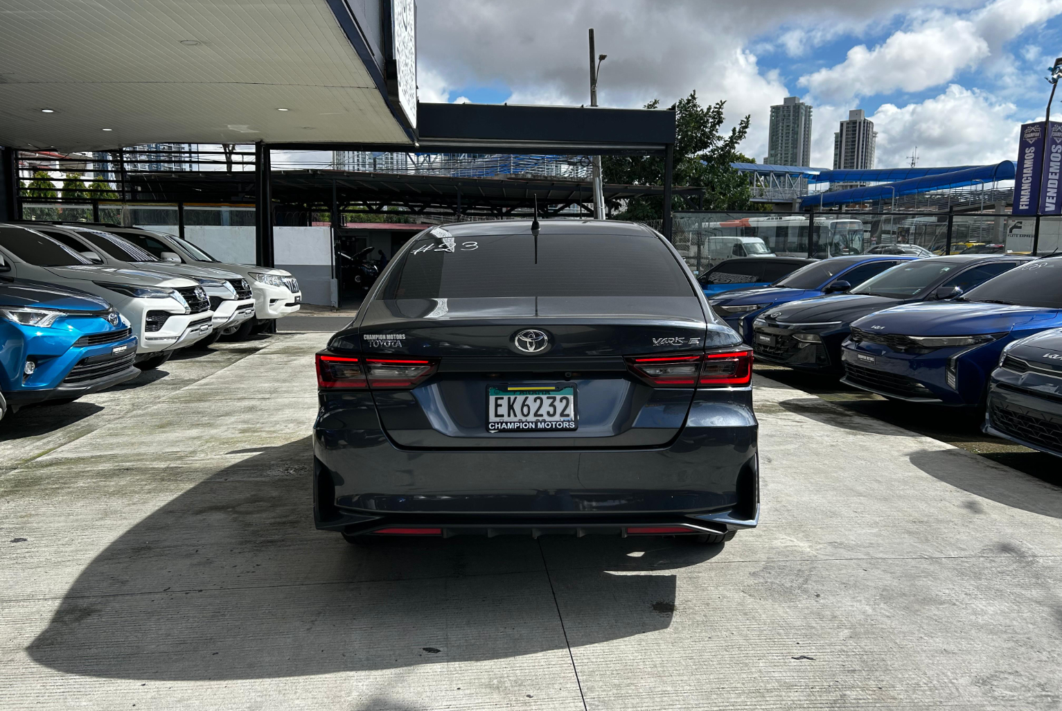 Toyota Yaris 2024 Manual color Gris, Imagen #5