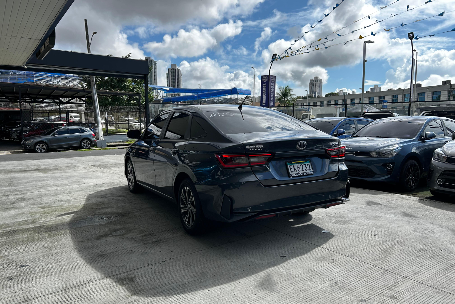 Toyota Yaris 2024 Manual color Gris, Imagen #6