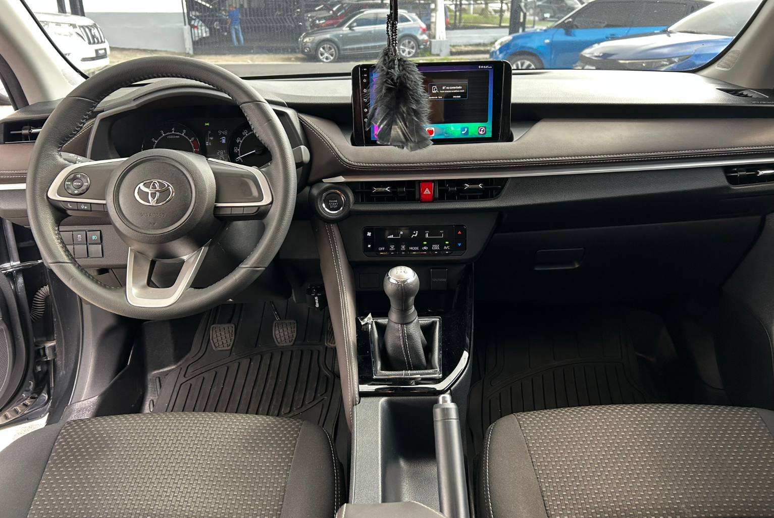 Toyota Yaris 2024 Manual color Gris, Imagen #8