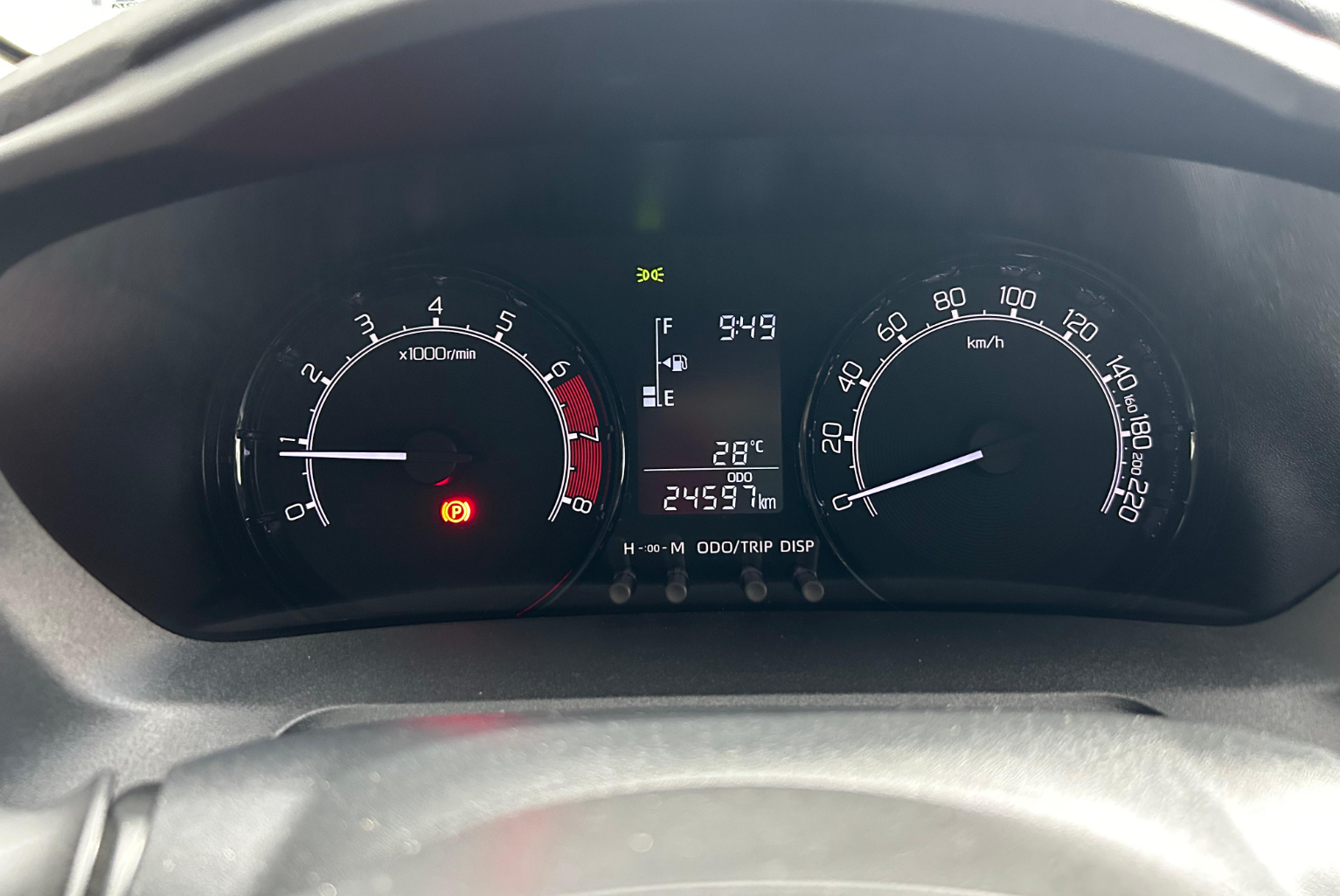 Toyota Yaris 2024 Manual color Gris, Imagen #12