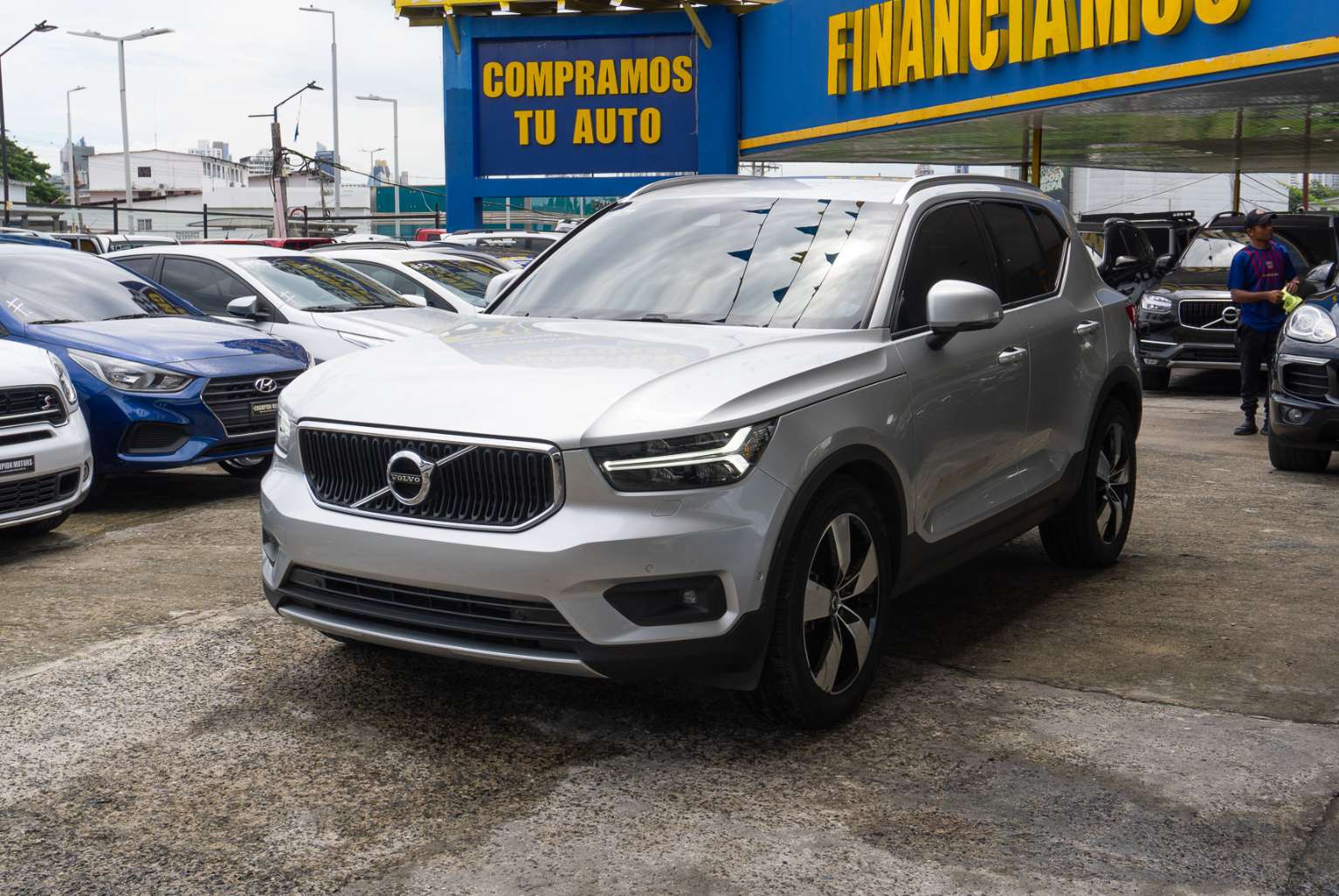 Volvo XC40 2019 Automático color Plateado, Imagen #1